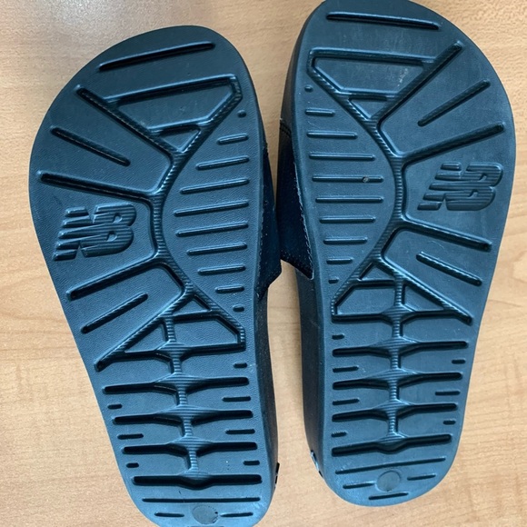 New balance slides slip on sandals childs size 1 shoes - Picture 3 of 4
